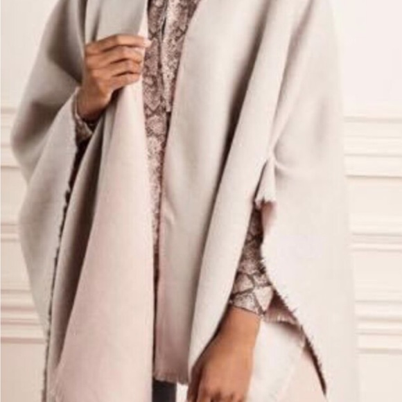 Stella and Dot reversable poncho - Picture 2 of 3